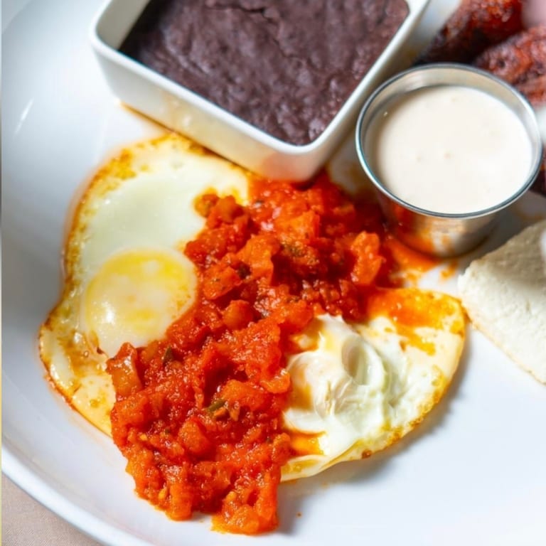 Delicious Lunch Options at Our Salvadoran Restaurant