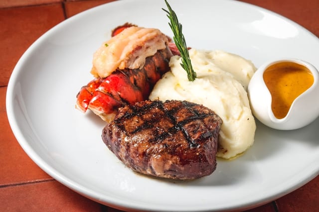 Steak y Langosta.